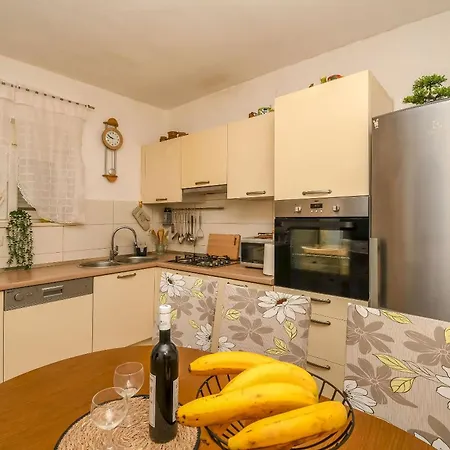 Apartment Egerius Vinišće